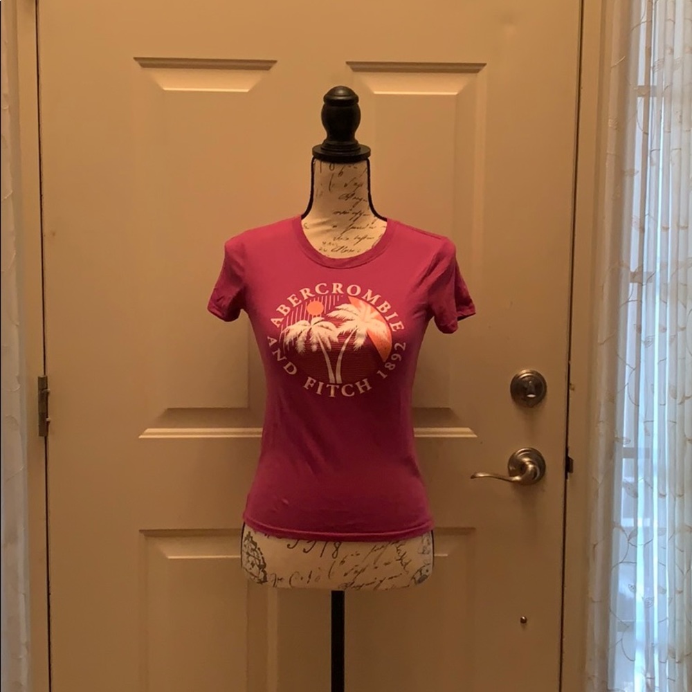 Graphic tee-shirt